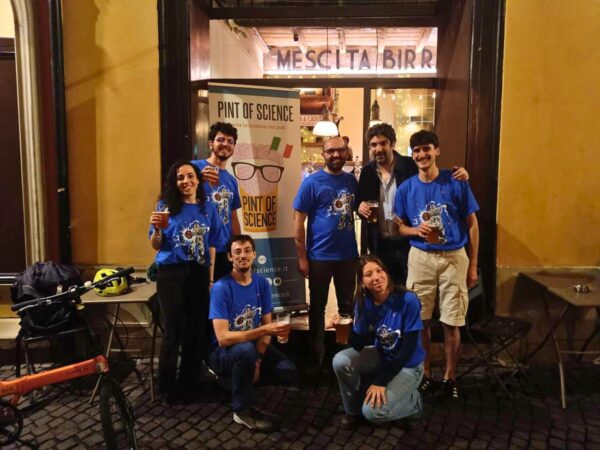 Pint of Science 2026: scienza incontra la birra in 90 pub italiani